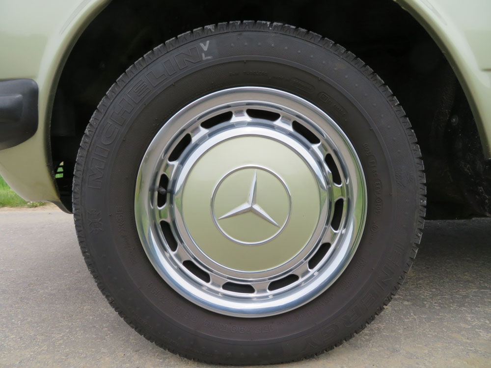 Mercedes-Benz 230 E Limousine