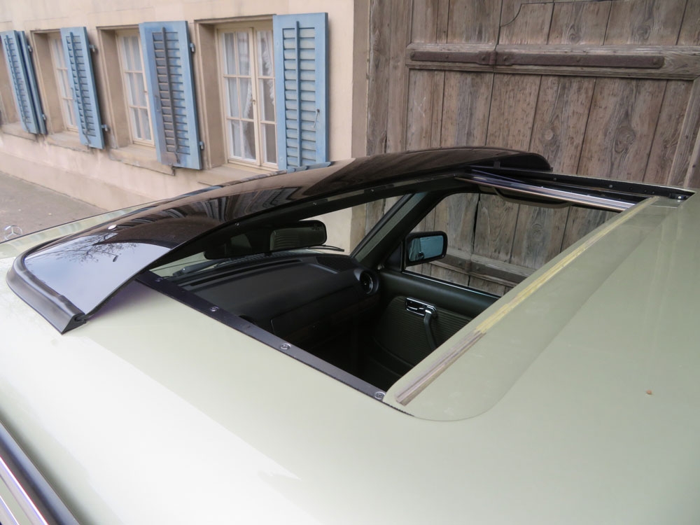 Mercedes-Benz 230 E Limousine