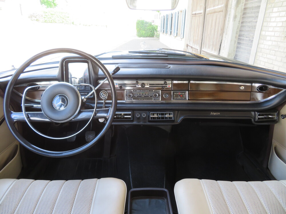 Mercedes-Benz 230 S Limousine