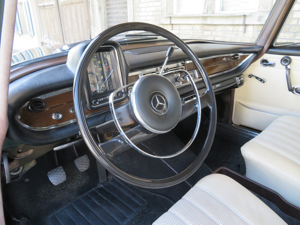 Mercedes-Benz 230 S Limousine