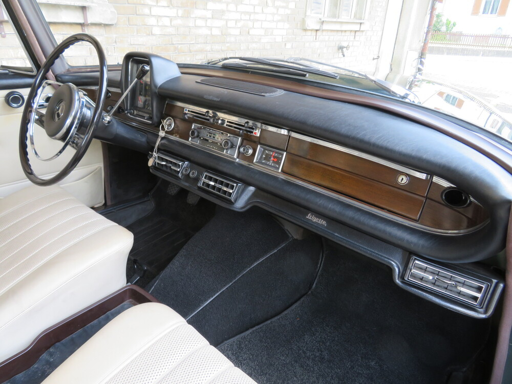 Mercedes-Benz 230 S Limousine