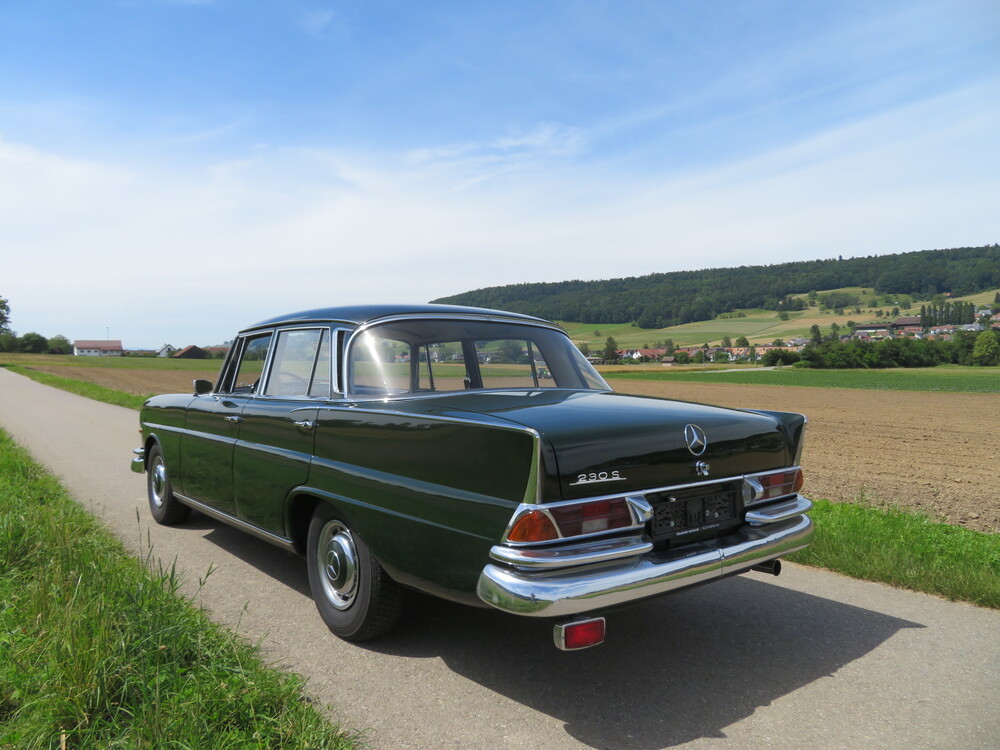 Mercedes-Benz 230 S Limousine