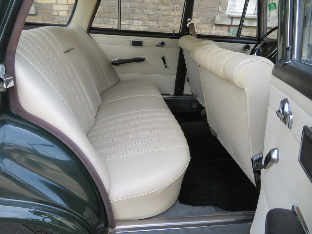 Mercedes-Benz 230 S Limousine