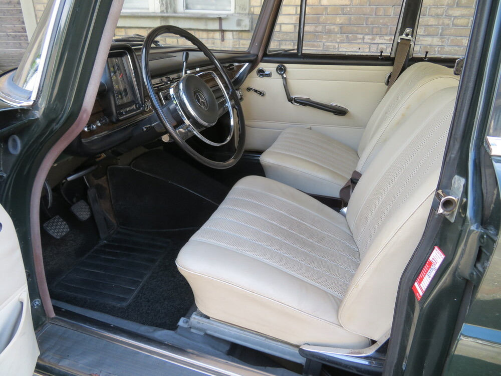 Mercedes-Benz 230 S Limousine