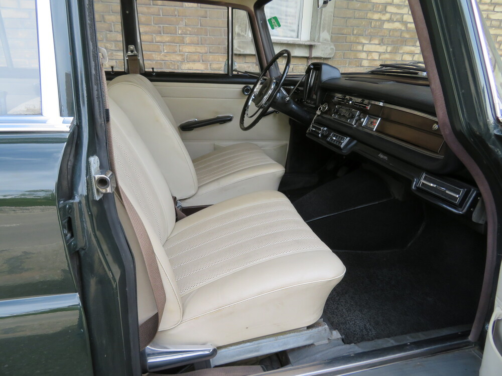 Mercedes-Benz 230 S Limousine