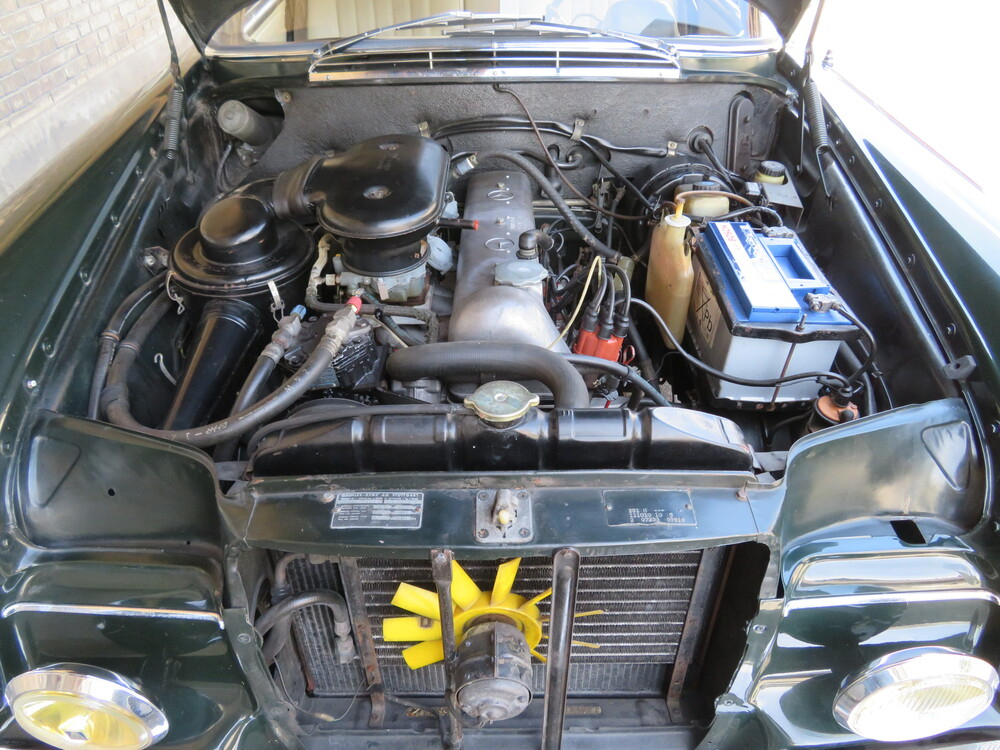 Mercedes-Benz 230 S Limousine