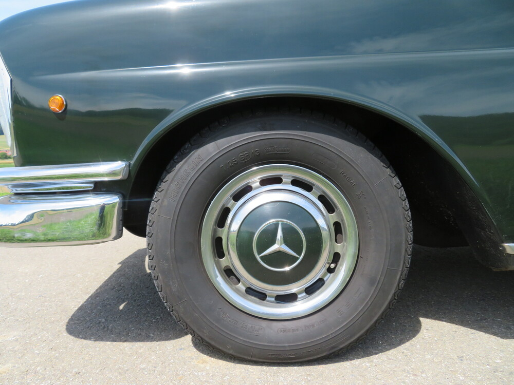 Mercedes-Benz 230 S Limousine