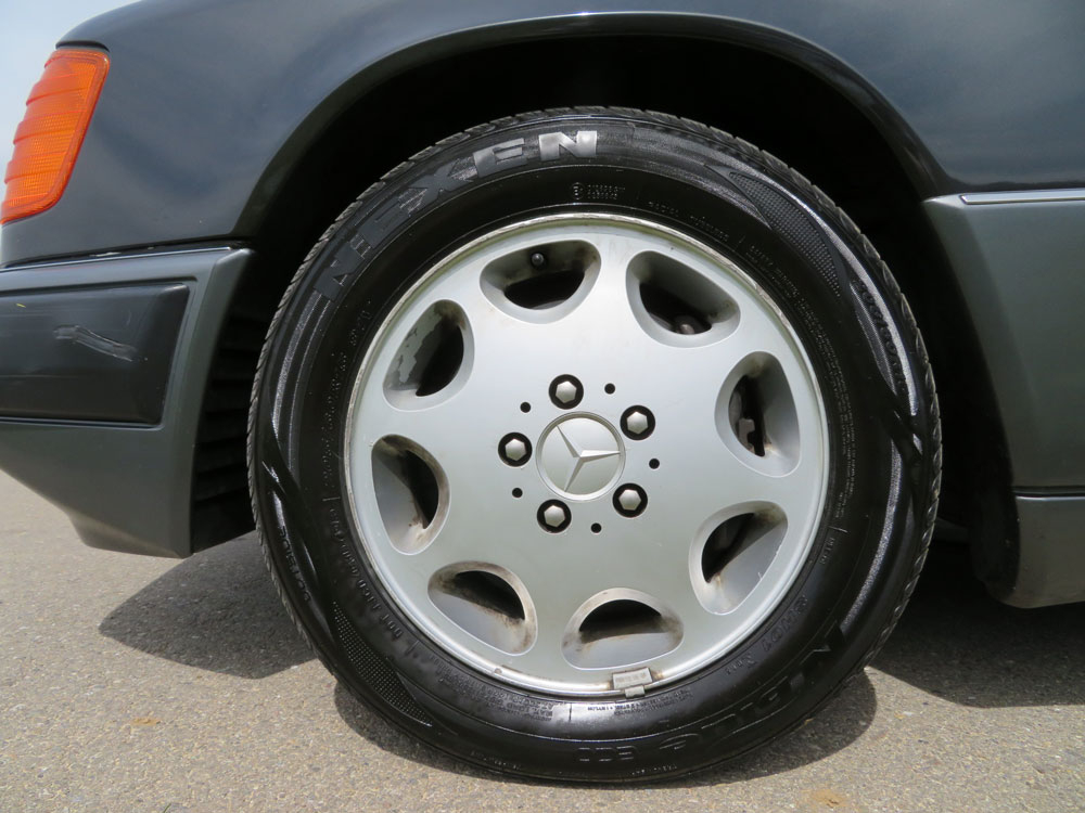 Mercedes-Benz 300 CE-24 Cabriolet