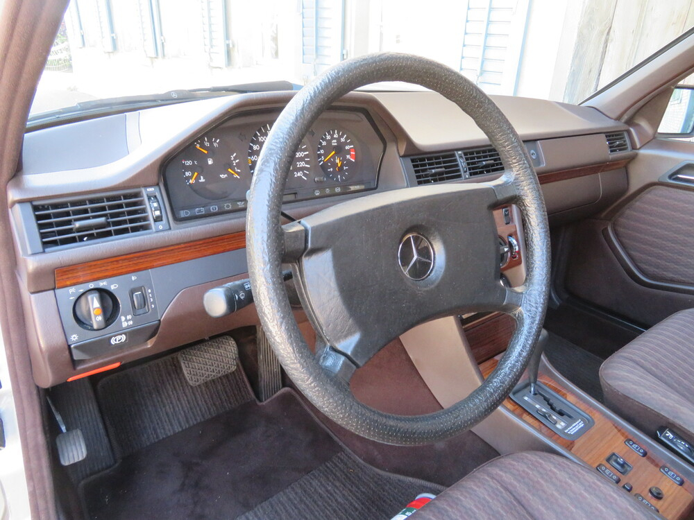 Mercedes-Benz 300 E Limousine