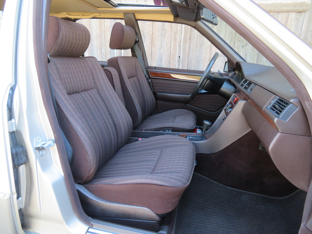 Mercedes-Benz 300 E Limousine