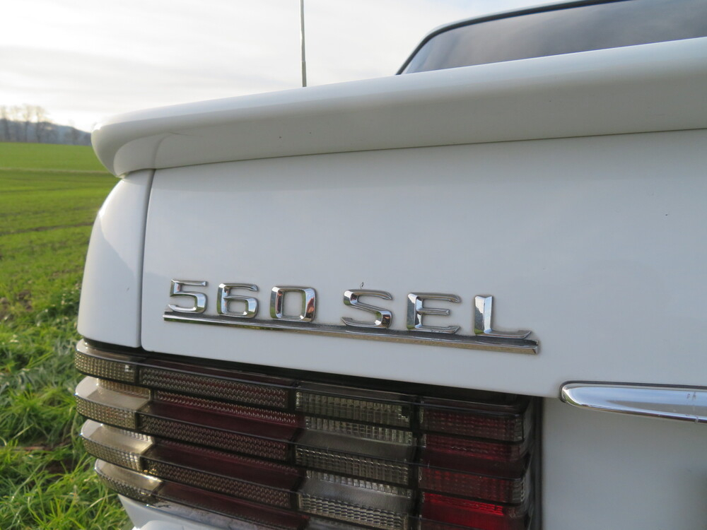 Mercedes-Benz 560 SEL Limousine