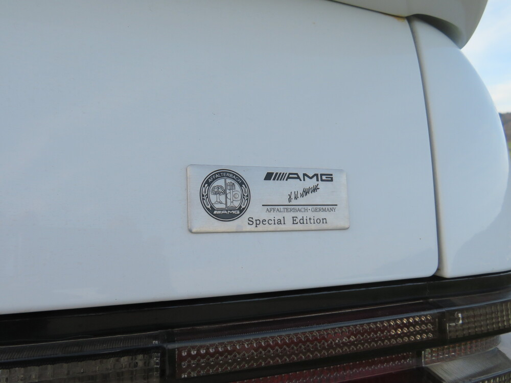 Mercedes-Benz 560 SEL Limousine