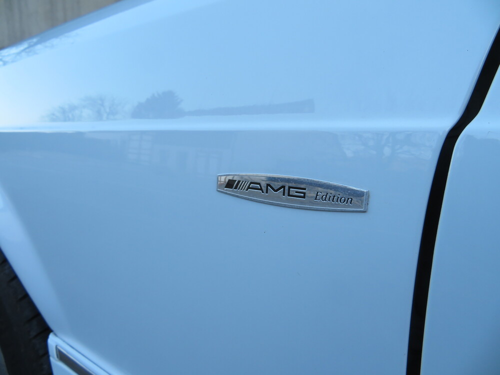 Mercedes-Benz 560 SEL Limousine