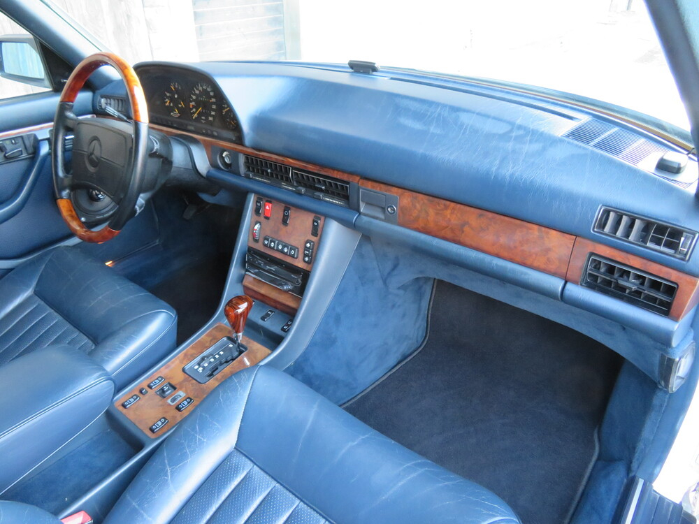 Mercedes-Benz 560 SEL Limousine