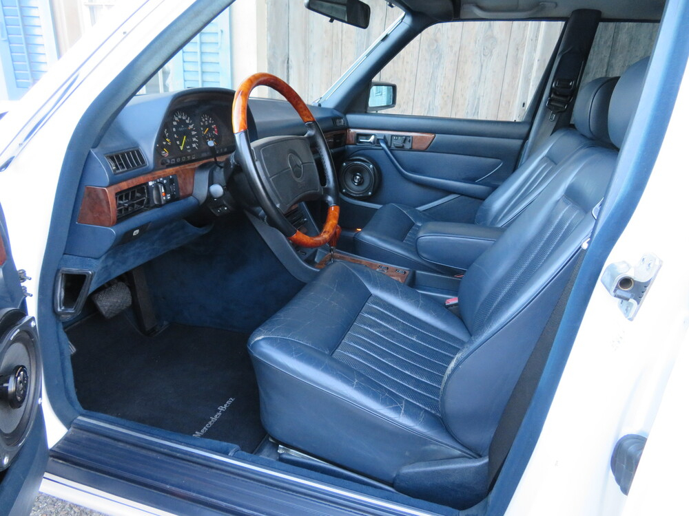 Mercedes-Benz 560 SEL Limousine