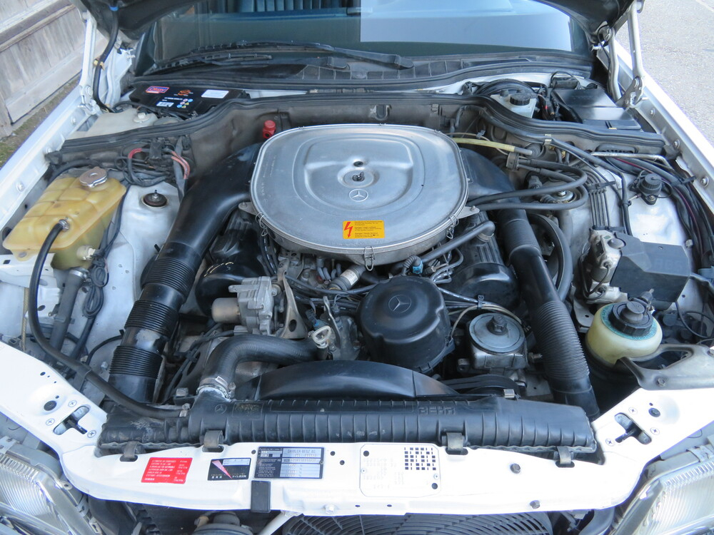 Mercedes-Benz 560 SEL Limousine