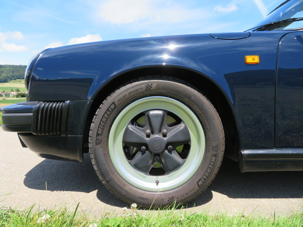 Porsche 911 Carrera 3.2 Cabriolet