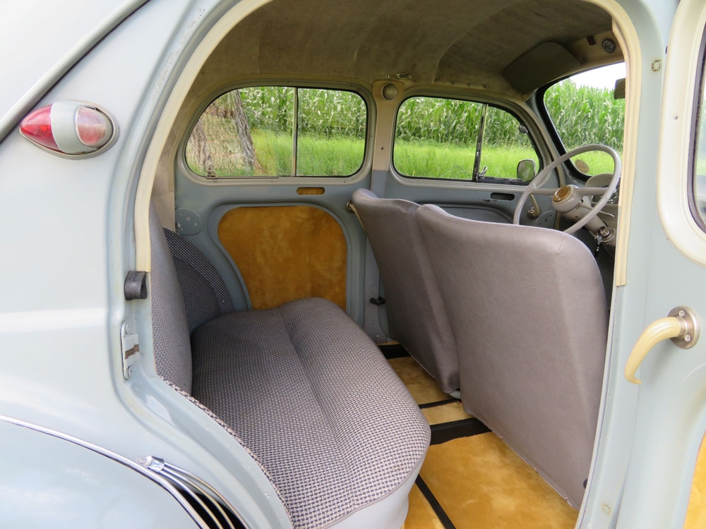 Renault 4 CV Limousine
