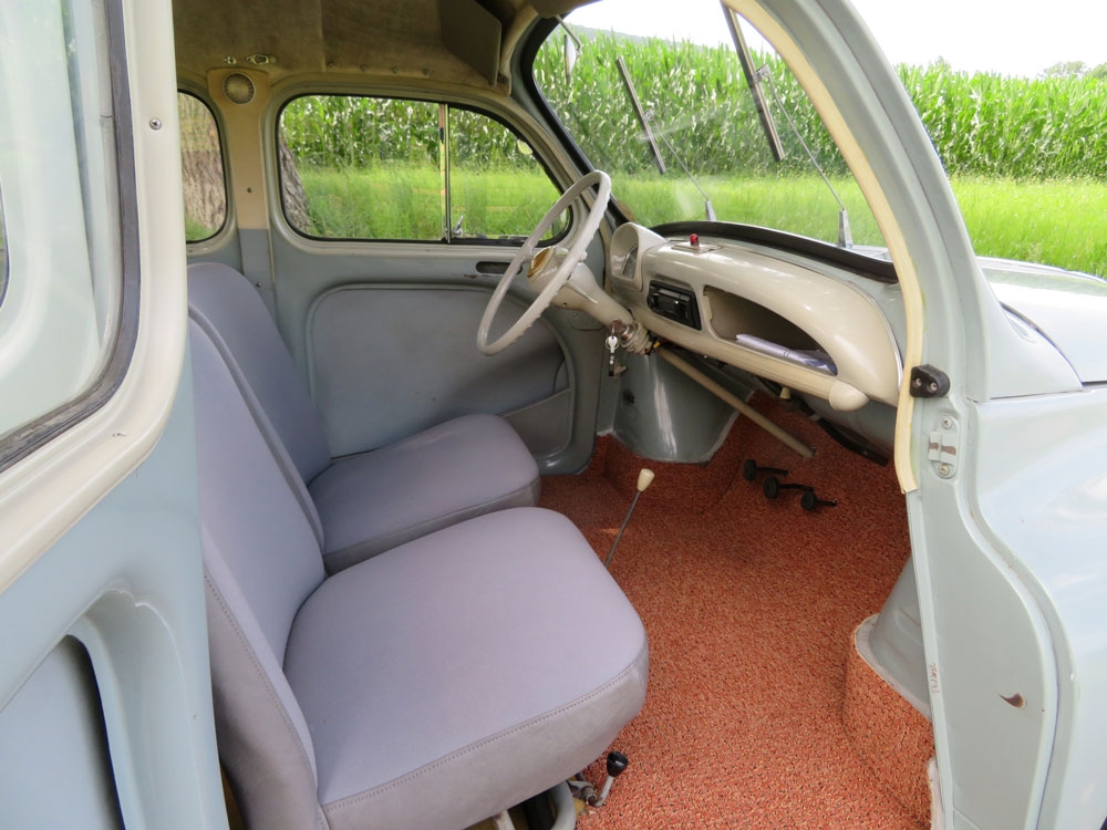Renault 4 CV Limousine