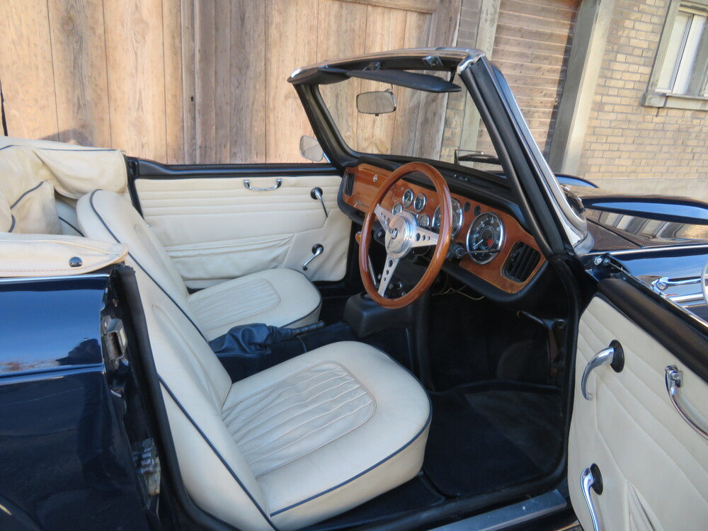 Triumph TR4A IRS Cabriolet