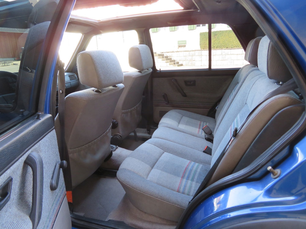 VW Golf Country Limousine